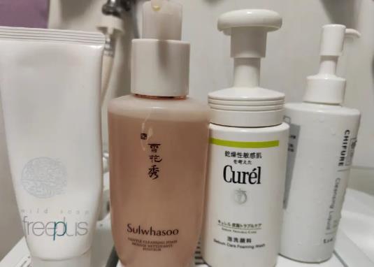 雪花秀潔面與芙麗芳絲：哪款更適合你？