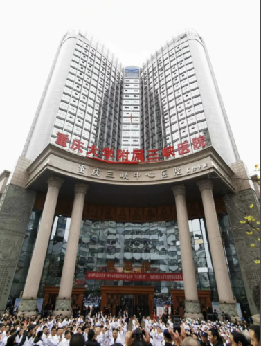 重慶大學附屬三峽醫(yī)院割雙眼皮多少錢？這實力花多少都值